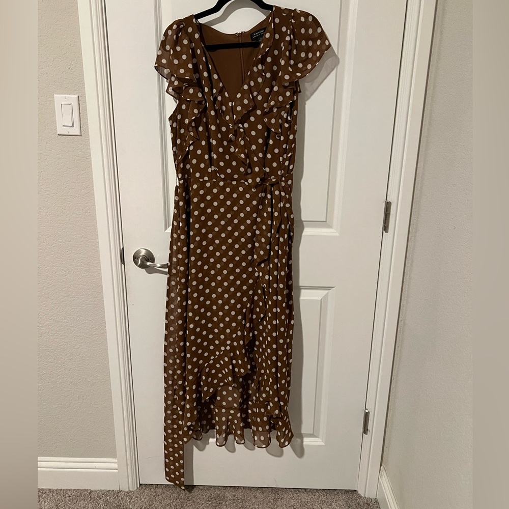 Pretty Woman look-alike brown derby dress with white polka dots